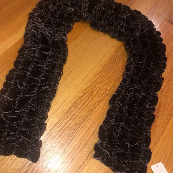 ✨NWT✨ Velvet and Silk Scarf - Picture 2 of 2